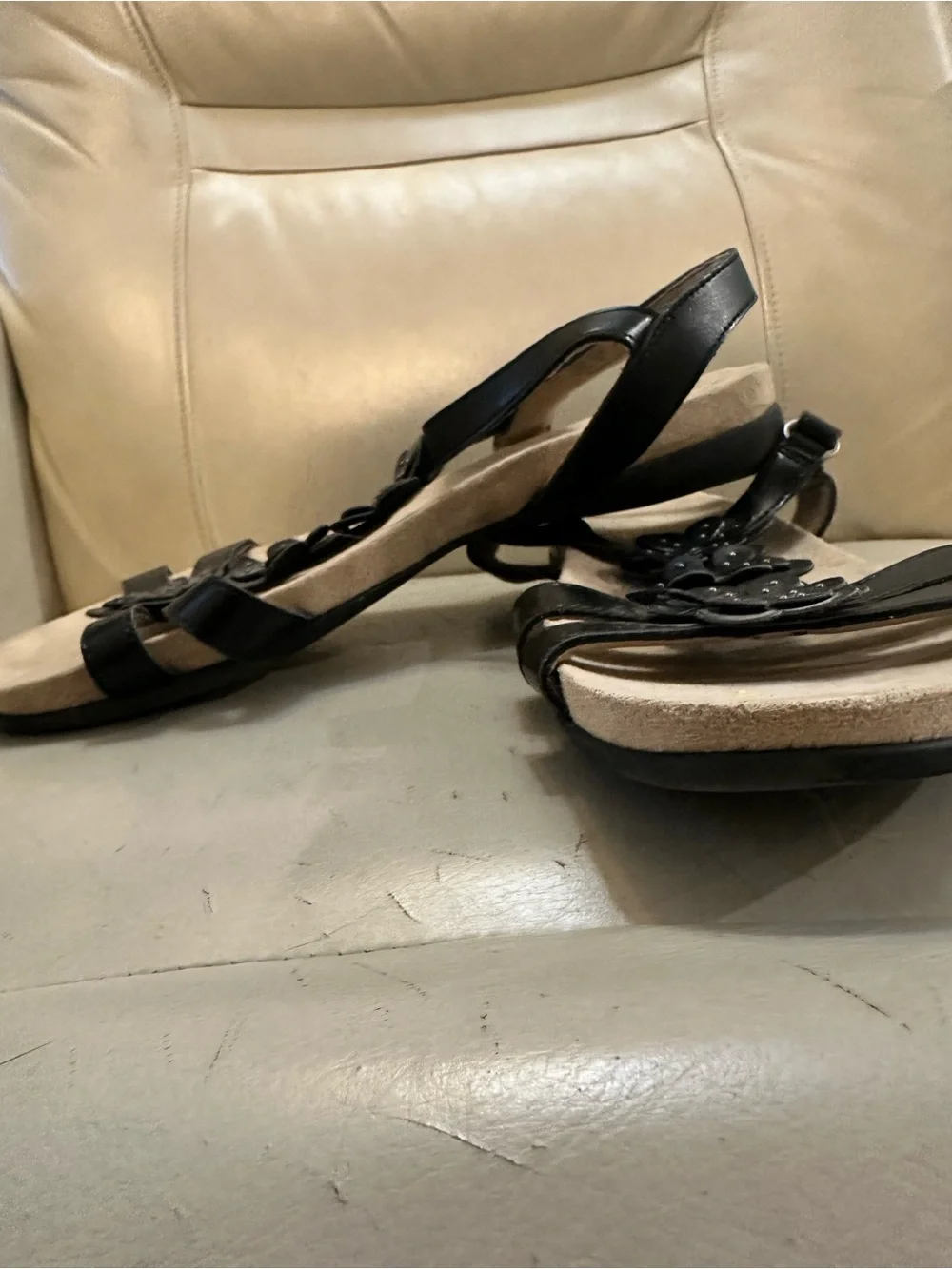 SOUL Naturalizer Aliyia Black Floral T-Strap Sandals Women's 10W